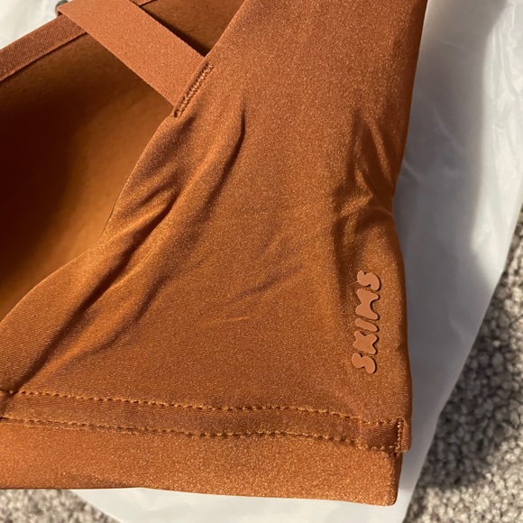 NWT SKIMS Wireless Form T-Shirt Demi Bra 36DDD Bronze - Picture 3 of 5